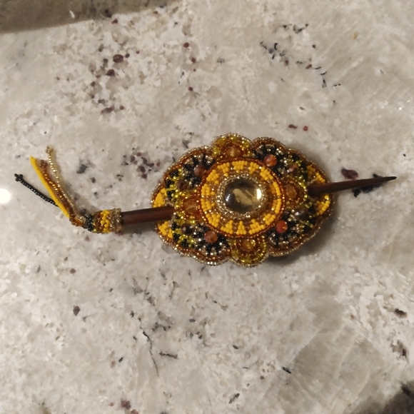 Hair piece to put your hair up, beautiful design.. BNWOT - Picture 4 of 5